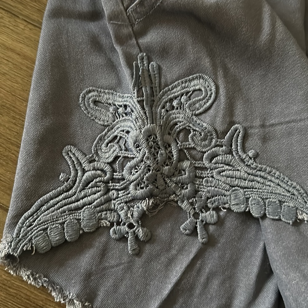 Shorts - Picture 3 of 4